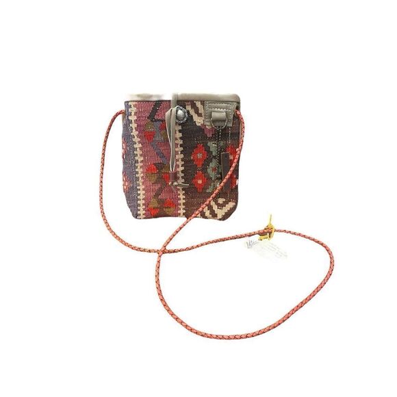 Vintage wool klum leather pocket backing trim woven strap.  New with tag
Cutest - Picture 4 of 6